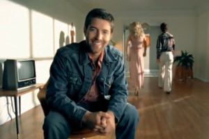 Josh Turner’s “Why Don’t We Just Dance”: An Exploration of its Country Charm and Critical Reception