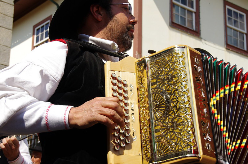 Accordion music being played during the Guimarães Folk Dance