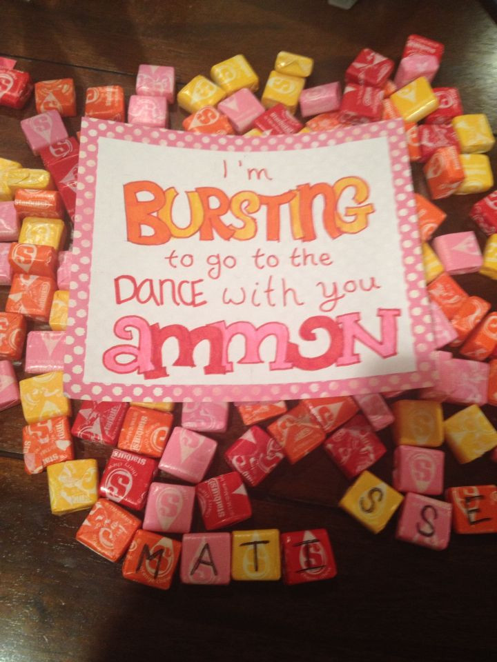 Sadie Hawkins Starburst Invitation
