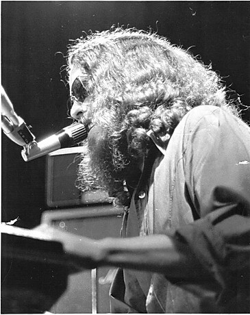 Sherman Kelly onstage in the 1970s.